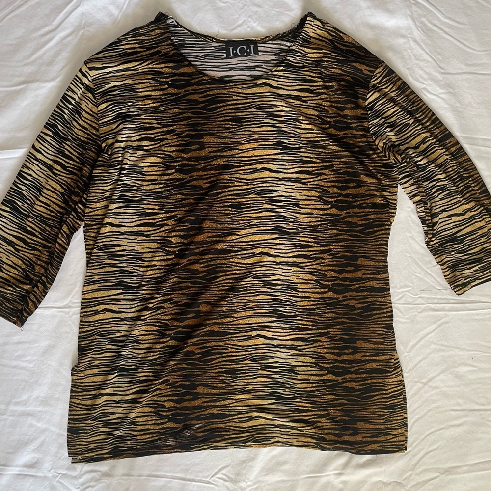 Chic Gold and Black Striped Long Sleeve Top